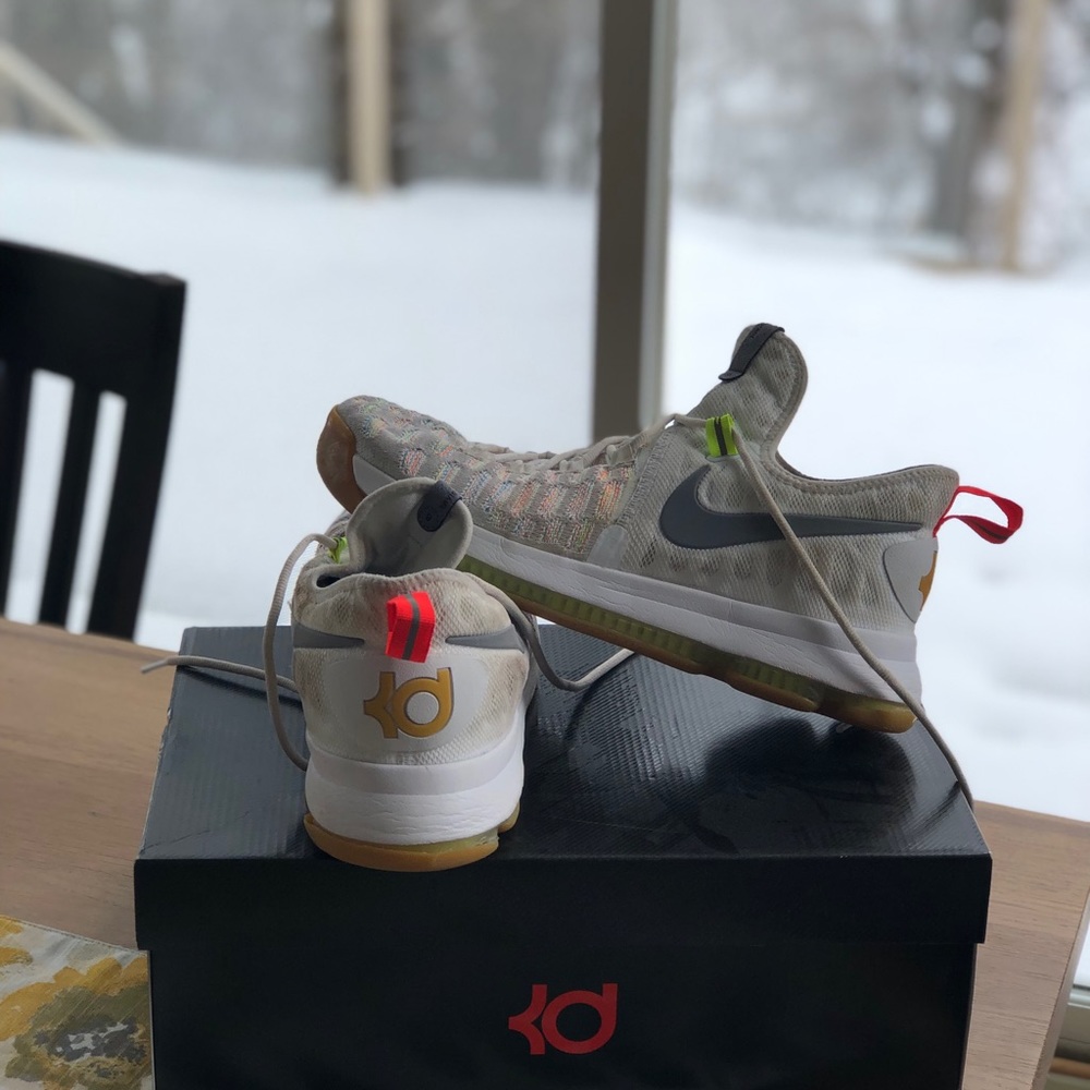 KD 9’s white